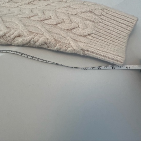 Aritzia Cream Untethered Heavy Wool Cable Knit Cardigan Size 1 Large - Picture 7 of 9